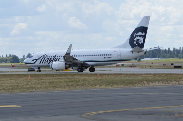 Boeing 737-700 (N625AS)