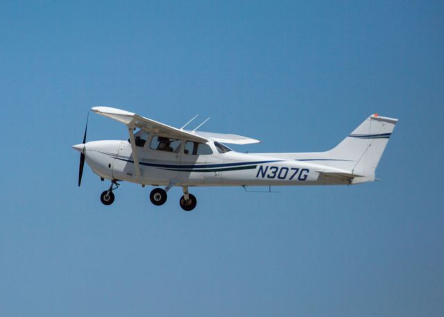 Cessna Skyhawk (N307G) - Cessna 172M flying at KCVH Hollister, CA - June 28th, 2018