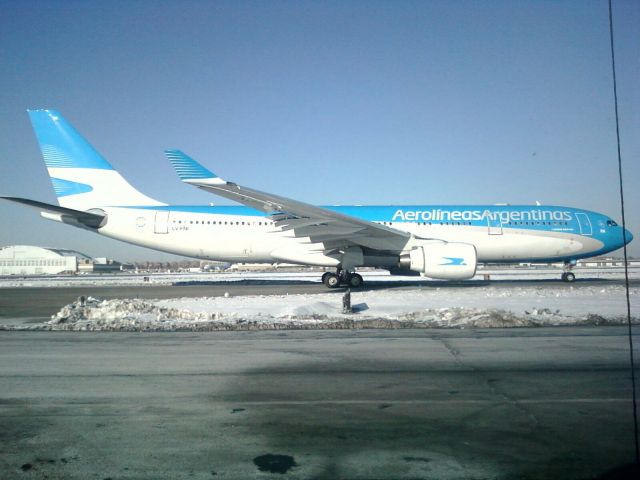 — — - A330-200