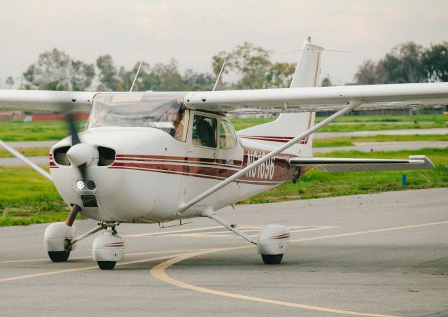 Cessna Skyhawk (N61696)