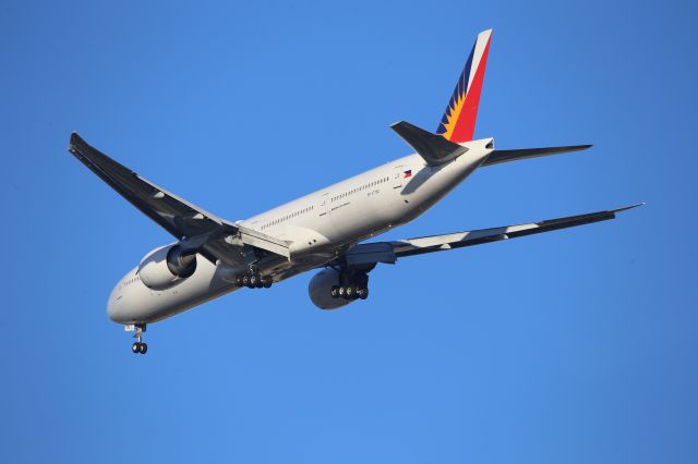 BOEING 777-300ER (RP-C7782)