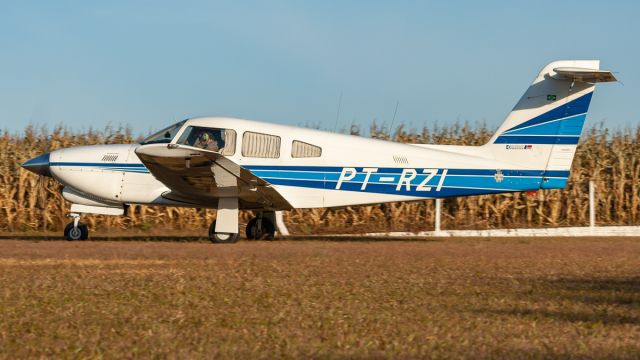 Piper Arrow 4 (PT-RZI)