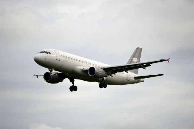 Airbus A320 (D-ASEF) - Sundair - A320-214 (D-ASEF) A cloudy mid morning arrival at NCL. (Photo May 2019)