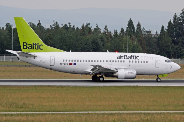 Boeing 737-500 (YL-BBD)