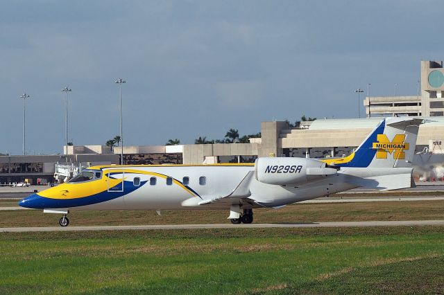 Learjet 35 (N929SR)