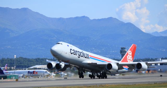 BOEING 747-8 (LX-VCL)