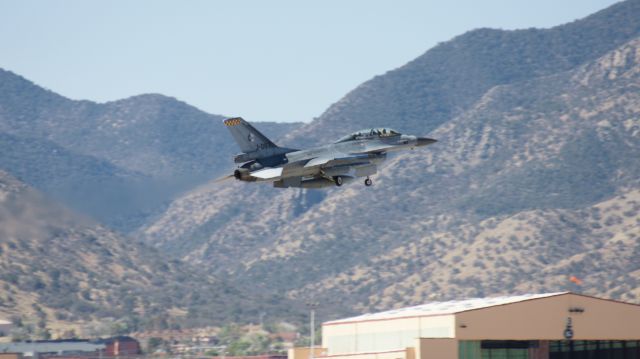 Lockheed F-16 Fighting Falcon —