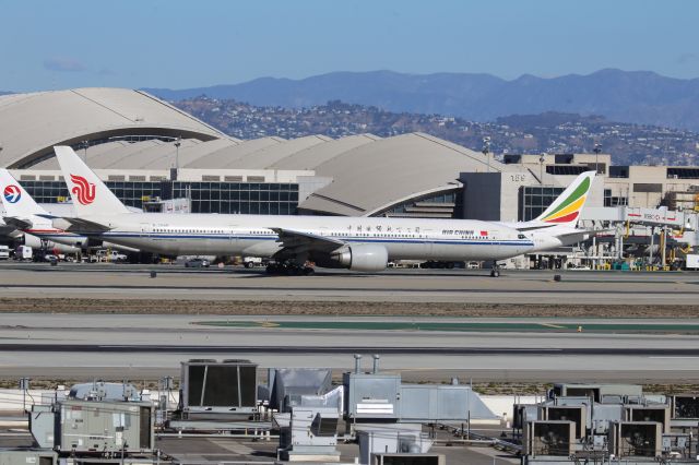 BOEING 777-300ER (B-2045)