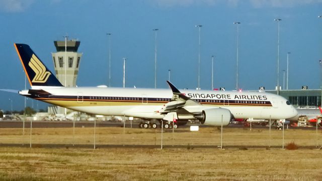 Airbus A350-900 (9V-SHE)