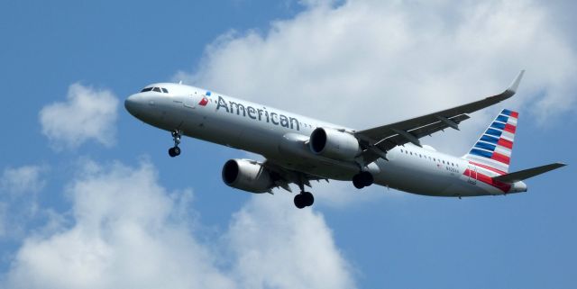 Airbus A321neo (N428AA) - On short final is this 2020 American Airlines Airbus 321-253NX in the Summer of 2023.