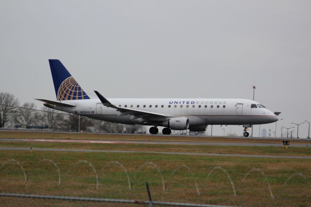 Embraer 175 (N751YX)