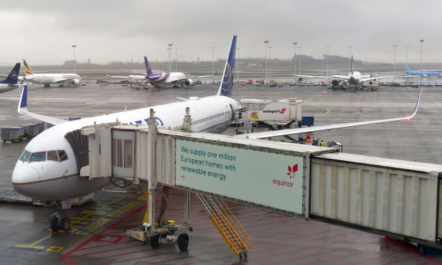 BOEING 767-300 (N648UA) - United Airlines Boeing 767-322(ER)(WL) N648UA in Brussels 