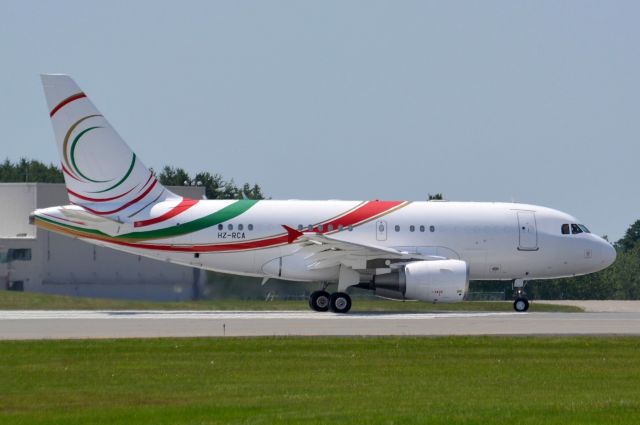 Airbus A318 (HZ-RCA) - Line up and wait runway 33