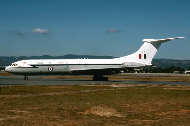 XR808 — - UK - AIR FORCE - VICKERS VC10 C1K - REG : XR808 / R (CN 828) - ADELAIDE INTERNATIONAL AIRPORT SA. AUSTRALIA - YPAD 21/3/1990 