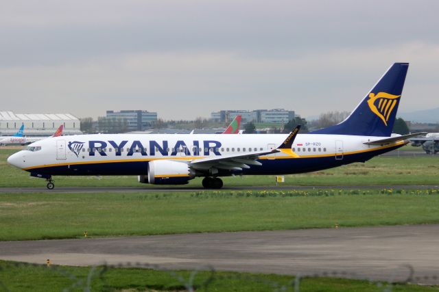 Boeing 737 MAX 8 (SP-RZO) - Taxiing to depart rwy 06 on 26-Mar-23 operating flight RYR3327 to EPKK.