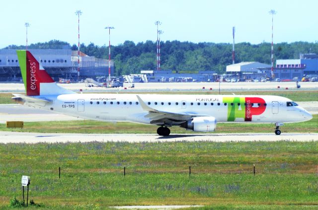 Embraer ERJ-190 (CS-TPS)