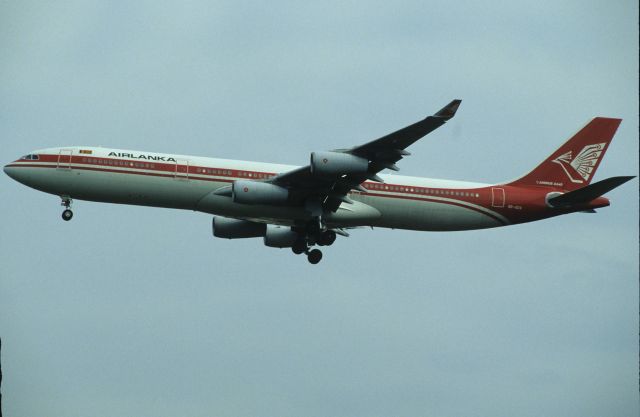 Airbus A340-300 (4R-ADA) - Final Approach to Narita Intl Airport Rwy34L on 1996/11/04