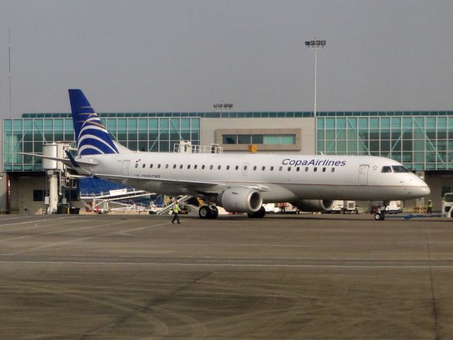 Embraer ERJ-190 (HP-1565CMP)