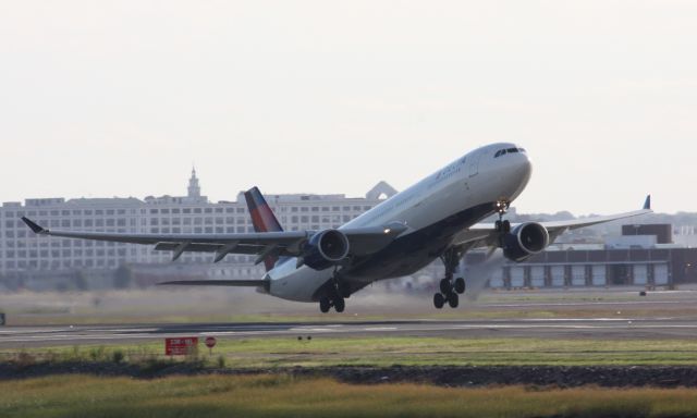 Airbus A330-300 (N812NW)