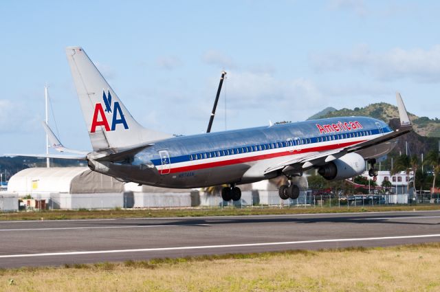 Boeing 737-800 (N974AN)