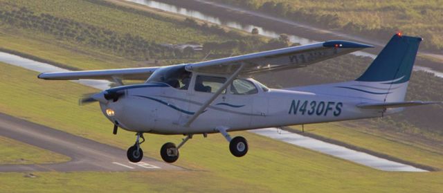 Cessna Skyhawk (N430FS) - We are located on Homestad Reginal Airport X51 untowed and the best place for practice your flying hours.