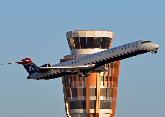 Canadair Regional Jet CRJ-900 (N915FJ)