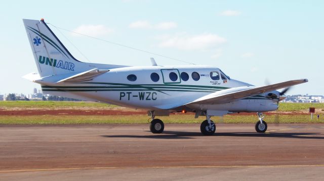 Beechcraft King Air 90 (PT-WZC)