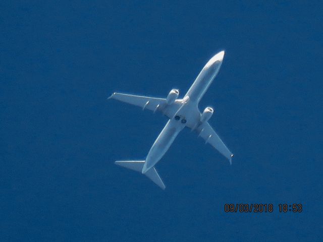 Boeing 737-900 (N27421)