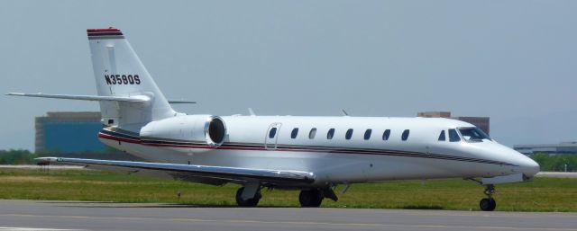 Cessna Citation Sovereign (N359QS) - Taxing to 17L