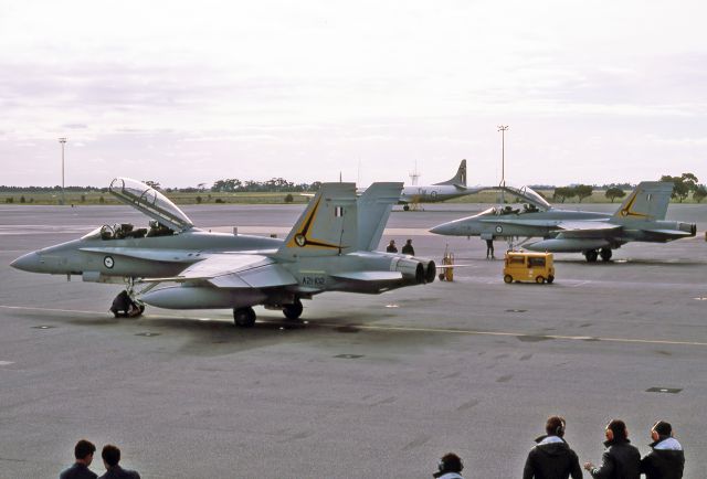 A21102 — - AUSTRALIA - AIR FORCE - MCDONNELL DOUGLAS FA/-18B HORNET - REG A21-102 (CN 0214/ATF102) - EDINBURGH RAAF BASE ADELAIDE SA. AUSTRALIA - YPED (11/7/1985)