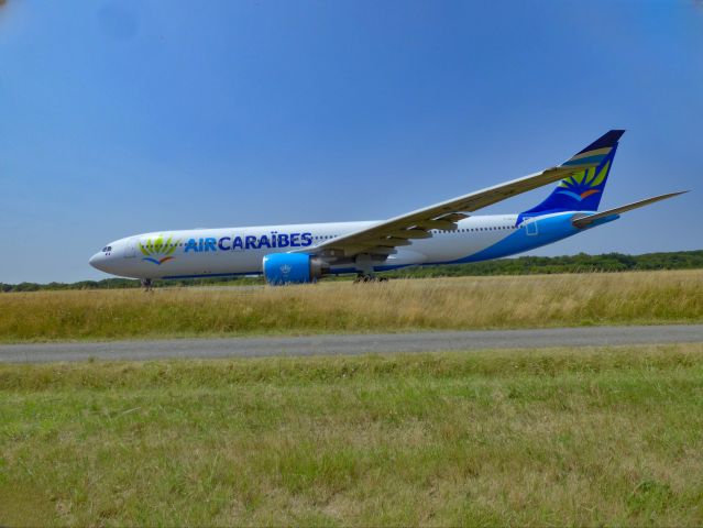 Airbus A330-300 (F-HPUJ) - Décollage de Nantes pour Paris Orly