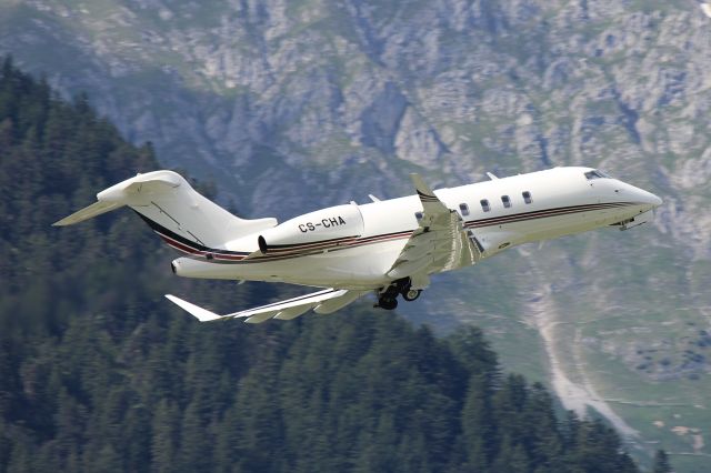 Bombardier Challenger 300 (CS-CHA)