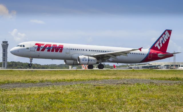 Airbus A321 (PT-MXI)