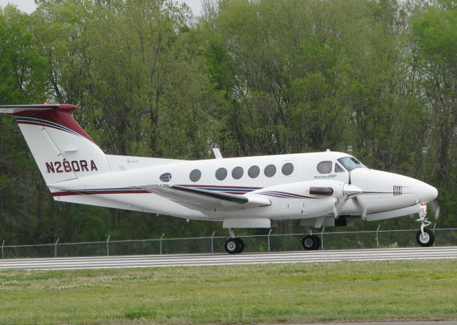 Beechcraft Super King Air 200 (N280RA) - Starting to roll on 14 for take off from the Shreveport Downtown airport.