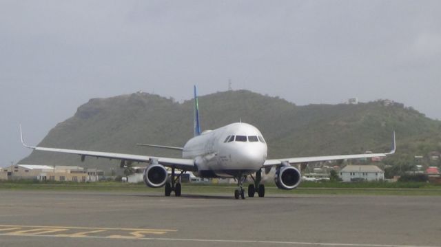 Airbus A321 (N957JB)