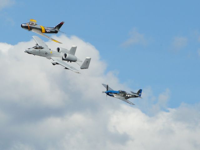 — — - F-86 A-10 AND P-51 Flying at EAA 2009