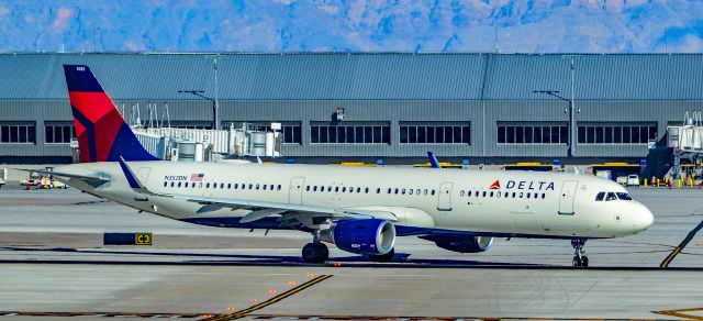 Airbus A321 (N352DN) - N352DN Delta Air Lines Airbus A321-211 s/n 8283 - Las Vegas - McCarran International (LAS / KLAS)br /USA - Nevada,  January 18, 2019br /Photo: TDelCoro