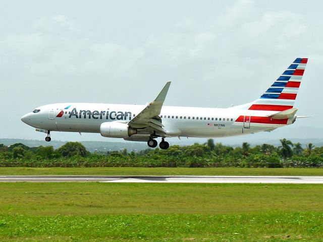 Boeing 737-800 (N821NN) - AA B738 Landing in MDST