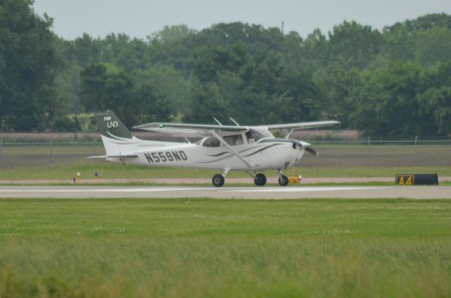 Cessna Skyhawk (N559ND) - N559ND departing on Runway 15 in Siouox Falls SD on 6-12-15