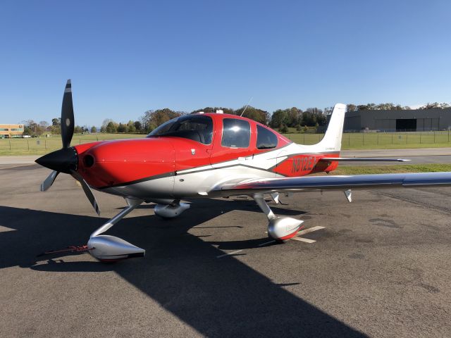 Cirrus SR-22 (N812EA)