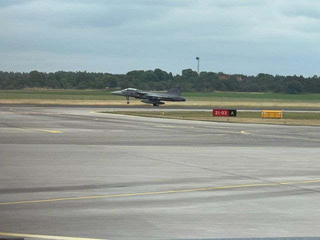 — — - A number of Gripens doing touch and go's at Visby commercial airport on 29 June, 2022