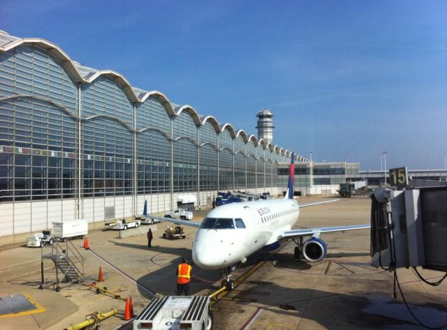 Embraer 170/175 (CPZ5774) - Delta Connection E170 sitting at KDCA.