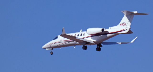 Bombardier Learjet 70 (N4CH) - About to touch down is this 2014 Learjet 70 in the Winter of 2025.