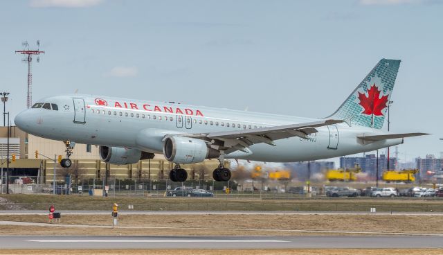 Airbus A320 (C-FFWJ)