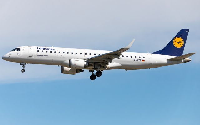 Embraer ERJ-190 (D-AECE)