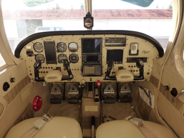 Piper Cherokee (N63BA) - From the Cockpit