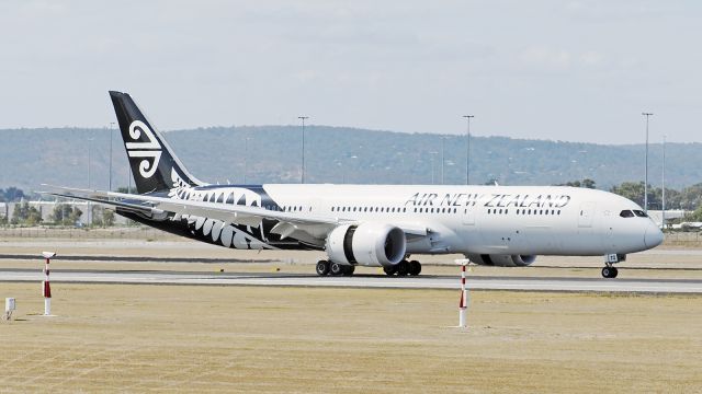 Boeing 787-9 Dreamliner (ZK-NZQ) - Boeing 787-9. AIR NEW ZEALAND  ZK-NZQ runway 21 YPPH 02/04/19