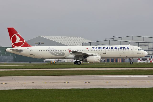 Airbus A321 (TC-JSD) - THY1993 arriving from Istanbul, as seen from the south side of the airport.