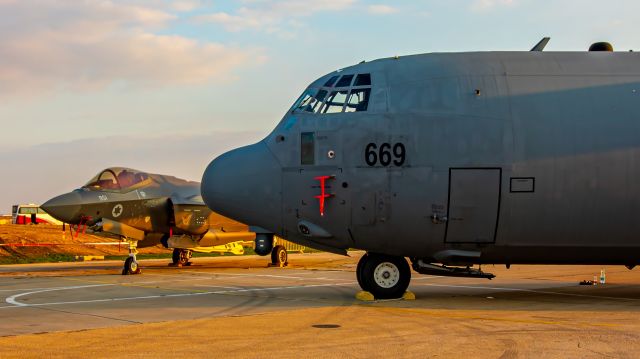 Lockheed C-130 Hercules (0669)