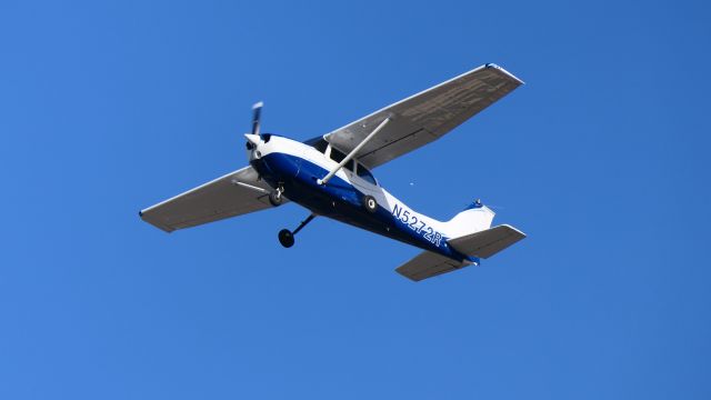 Cessna Skyhawk (N5272R)